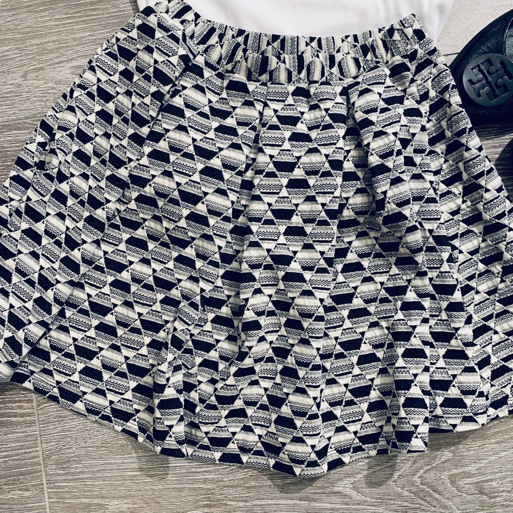 Women's Black and White Pleated Skirt NWT Sz XS